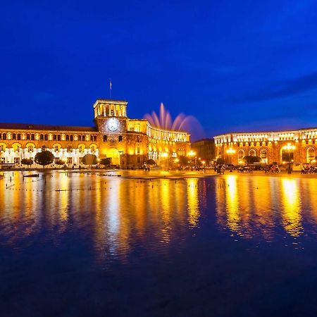 Apartment Near The Republic Square Erivan Exterior foto