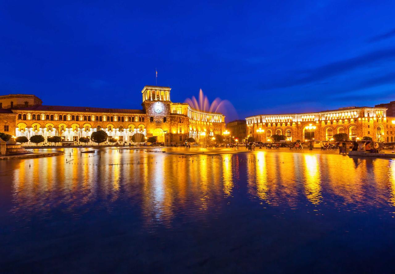 Apartment Near The Republic Square Erivan Exterior foto